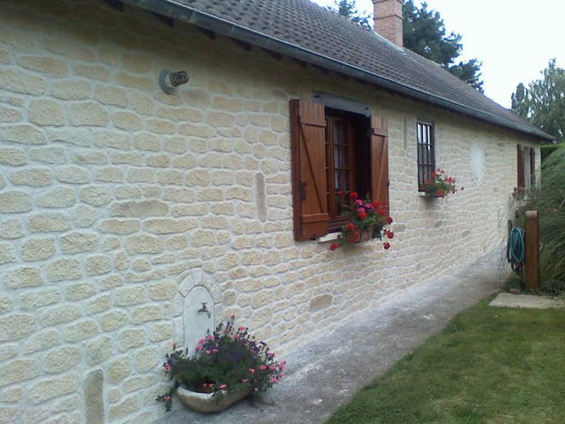 Joint à la chaux, façade en pierre à Brussieu