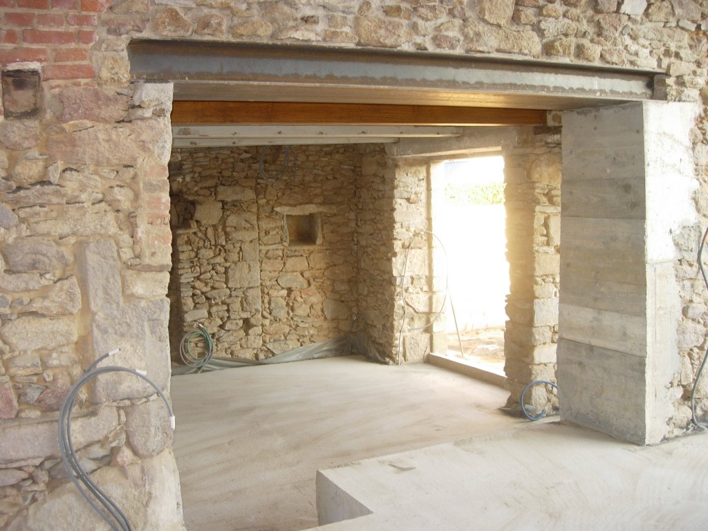Ouverture de mur en pierre, en béton dans le Rhône